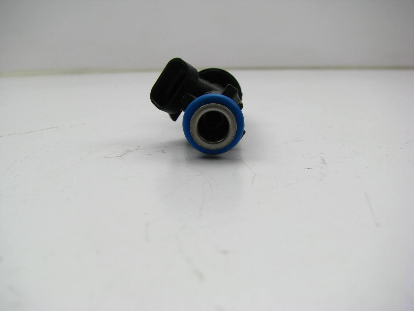 NEW - OUT OF BOX - Acdelco OEM GM 12569573 Fuel Injector