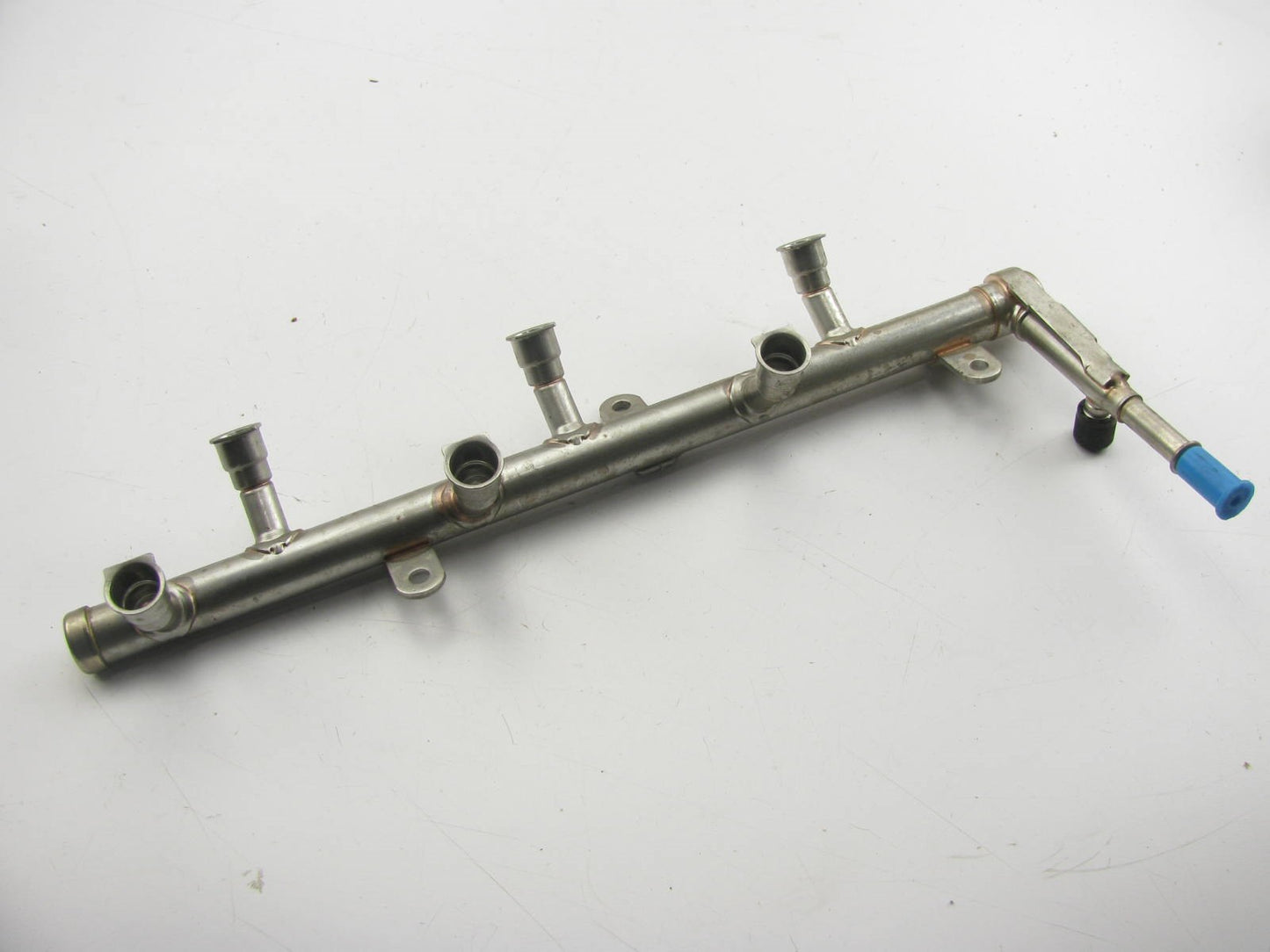 NEW - OUT OF BOX - OEM GM 12572886 Empty Fuel Rail 2004-2007 Cadillac 3.6L V6