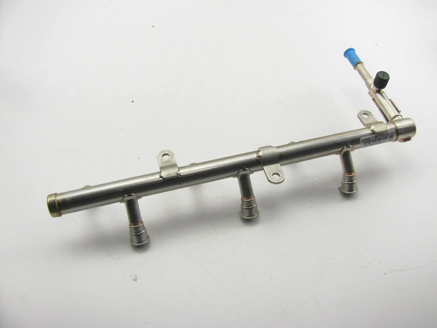 NEW - OUT OF BOX - OEM GM 12572886 Empty Fuel Rail 2004-2007 Cadillac 3.6L V6