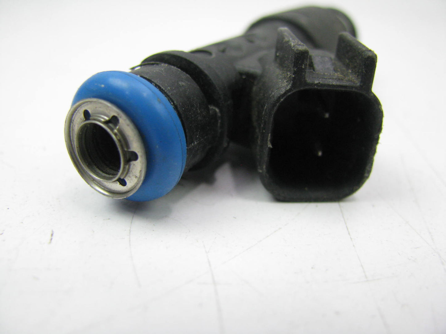 NEW - UNBOXED DELPHI 12582219 Fuel Injector 2005-10 Cobalt, 2007-09 G5 2.2L