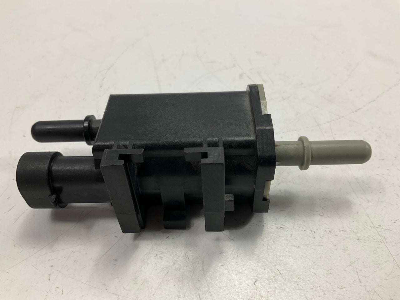 NEW - OUT OF BOX - OEM GM 12597567 Vapor Canister Purge Valve