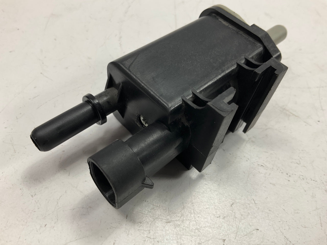 NEW - OUT OF BOX - OEM GM 12597567 Vapor Canister Purge Valve