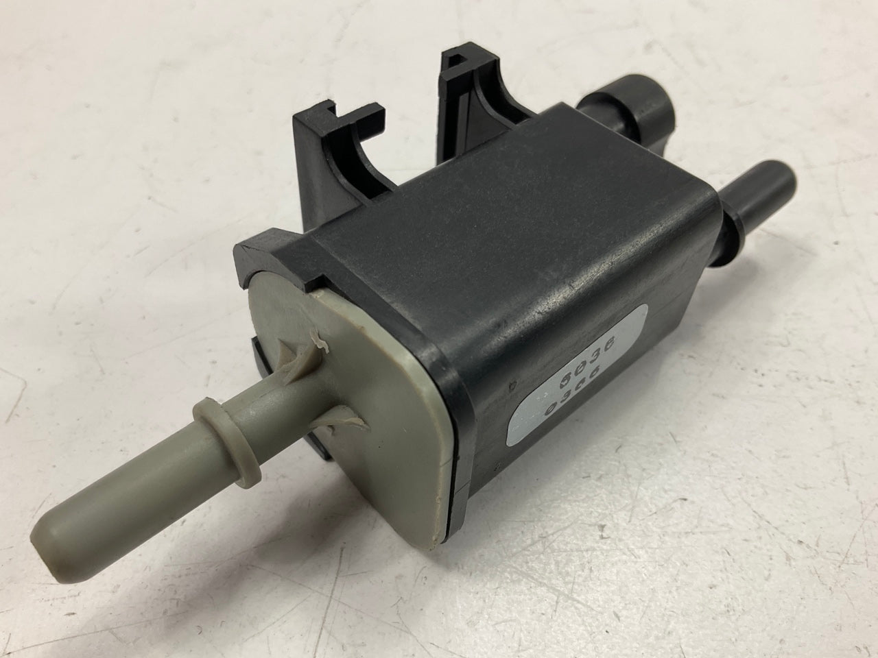 NEW - OUT OF BOX - OEM GM 12597567 Vapor Canister Purge Valve