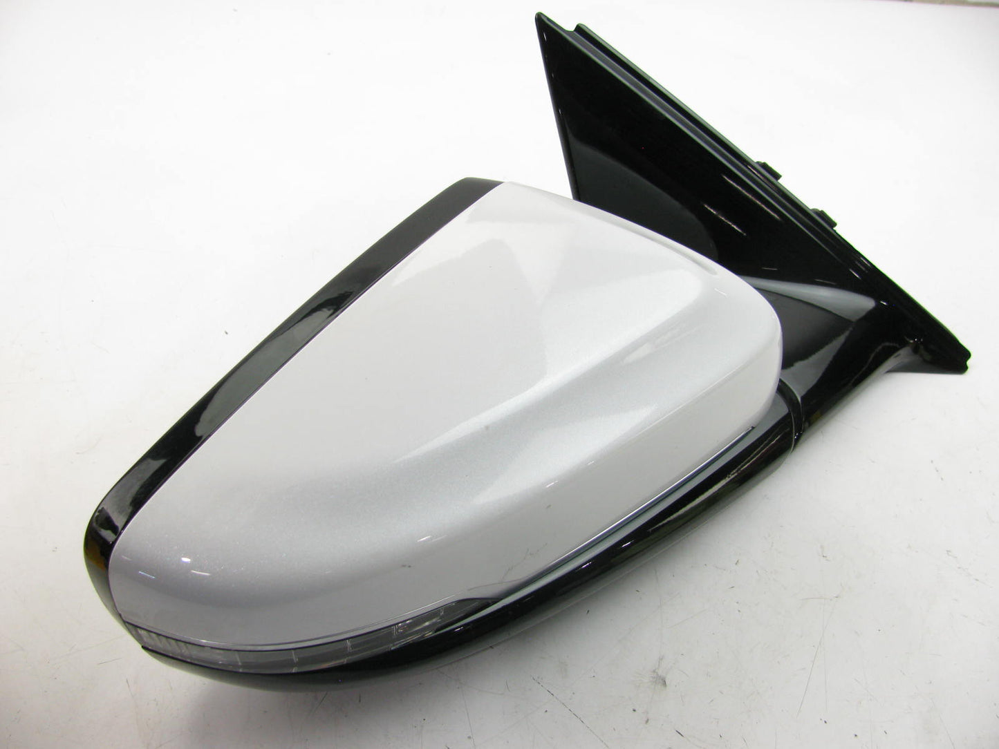 USED - 128-04979 RH Exterior Door Power Folding Mirror PEARL WHITE For 16-18 CT6