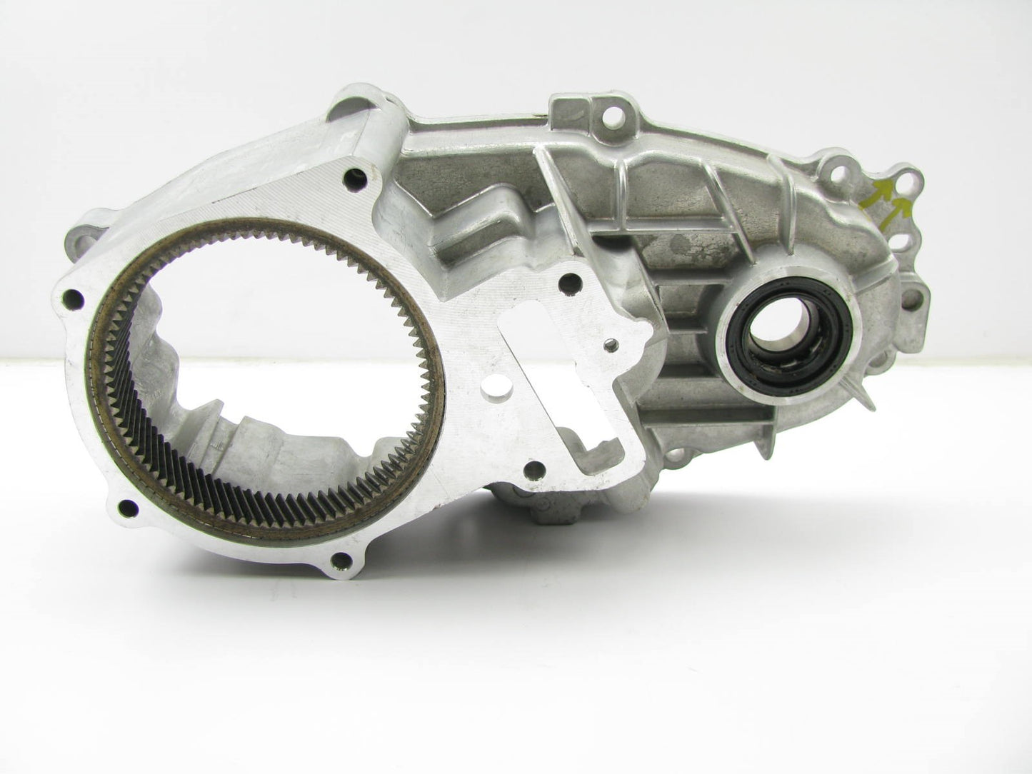NEW - OUT OF BOX Genuine 13-54-065-901 BW1354 Transfer Case Front Half Housing