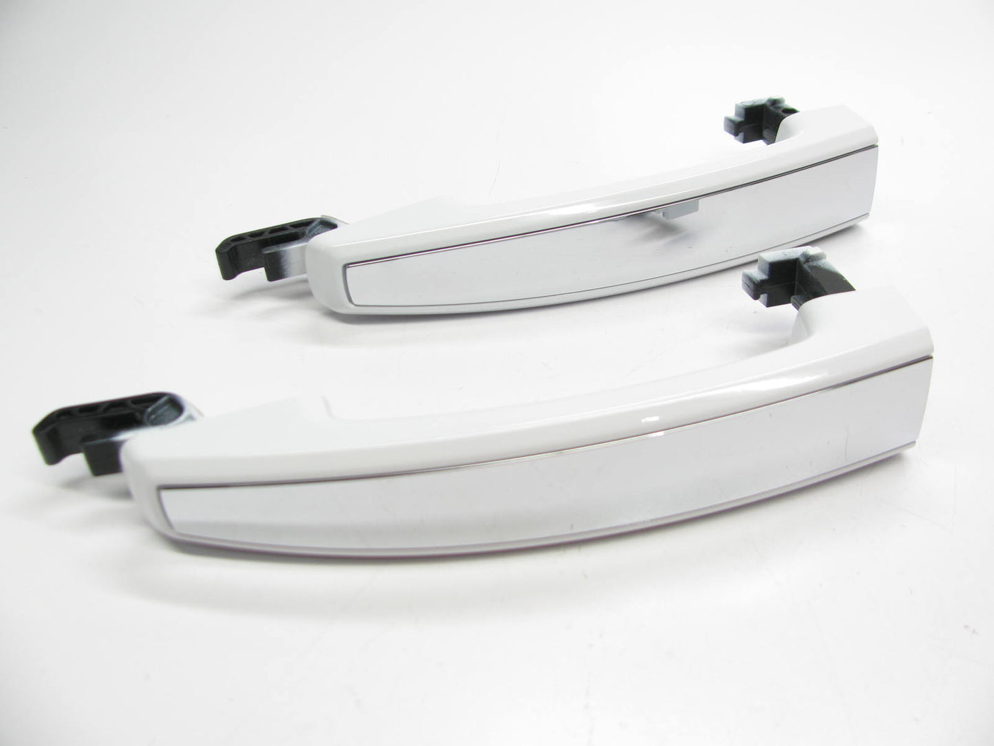 (2) UNBOXED OEM GM Summit White/chrome Exterior Door Handle Front/ Rear L/ R