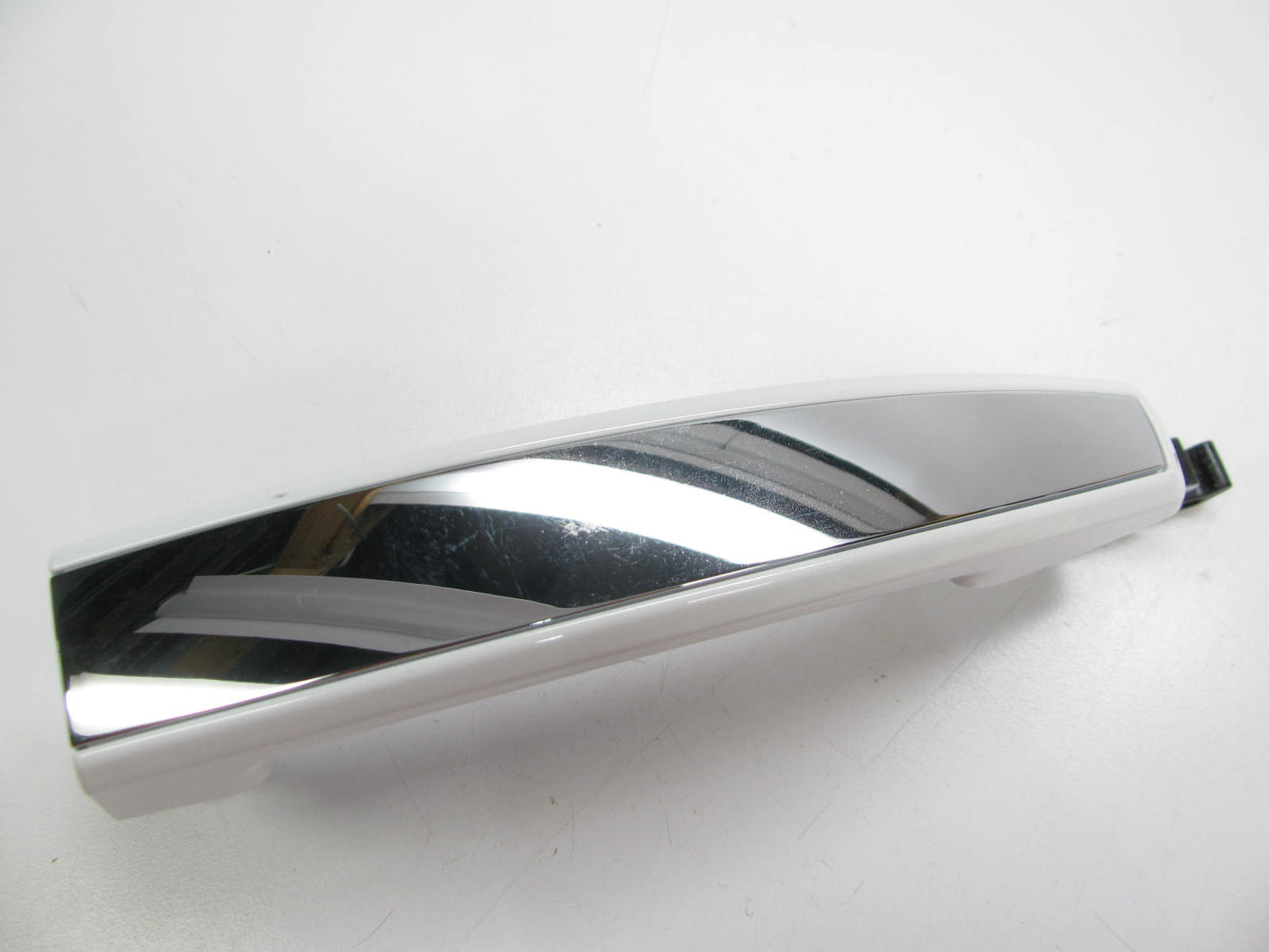 (2) UNBOXED OEM GM Summit White/chrome Exterior Door Handle Front/ Rear L/ R