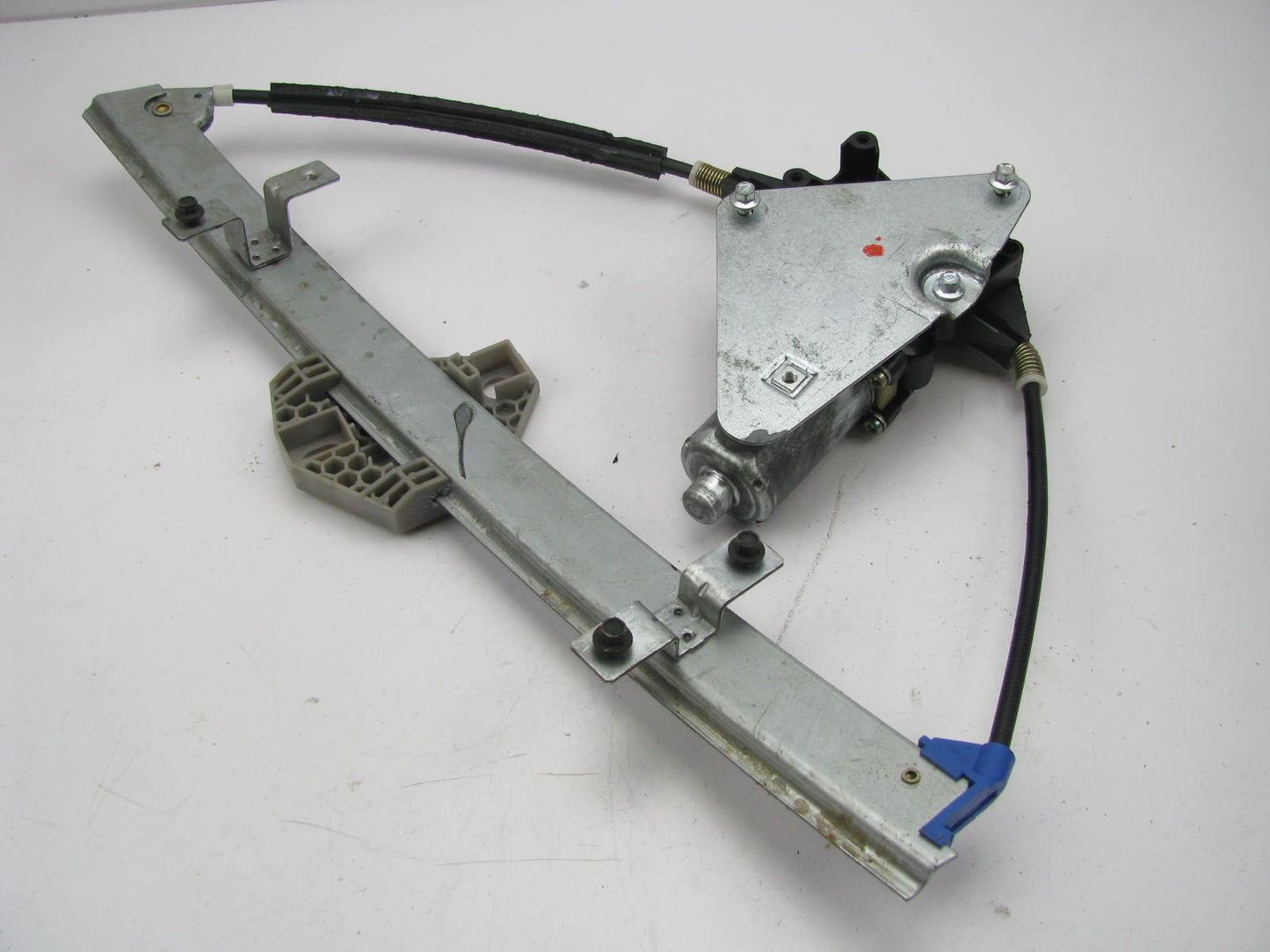 NEW - OUT OF BOX - 135-018030R REAR RIGHT Power Window Motor W/ Regulator