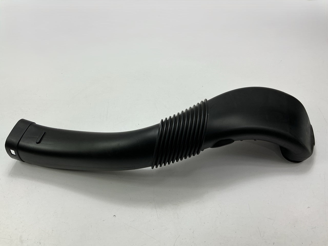 UNBAGGED NEW OEM 08-14 BMW E70 X5 X6 4.4L Right Air Intake Duct Tube 13717577446