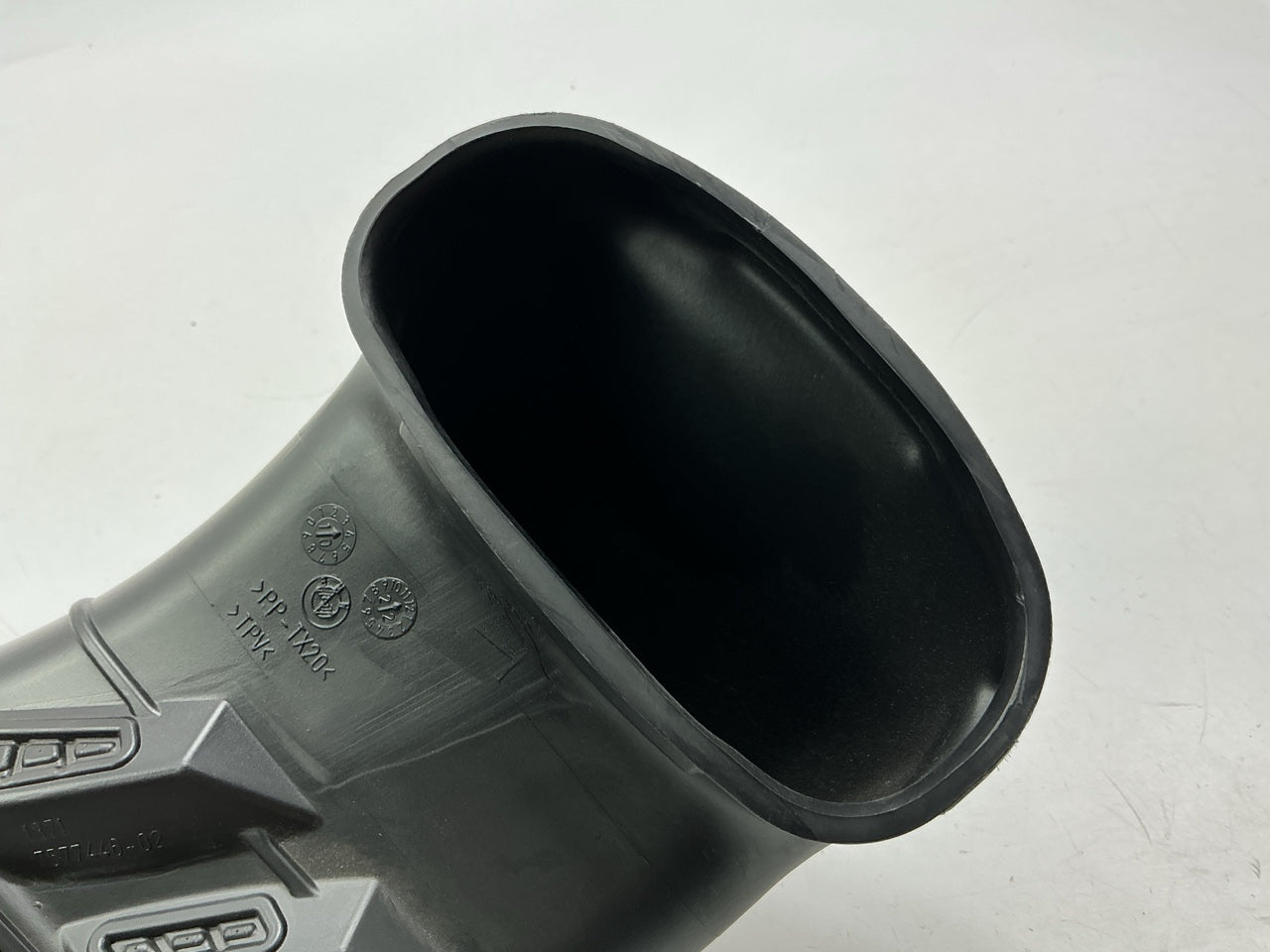 UNBAGGED NEW OEM 08-14 BMW E70 X5 X6 4.4L Right Air Intake Duct Tube 13717577446