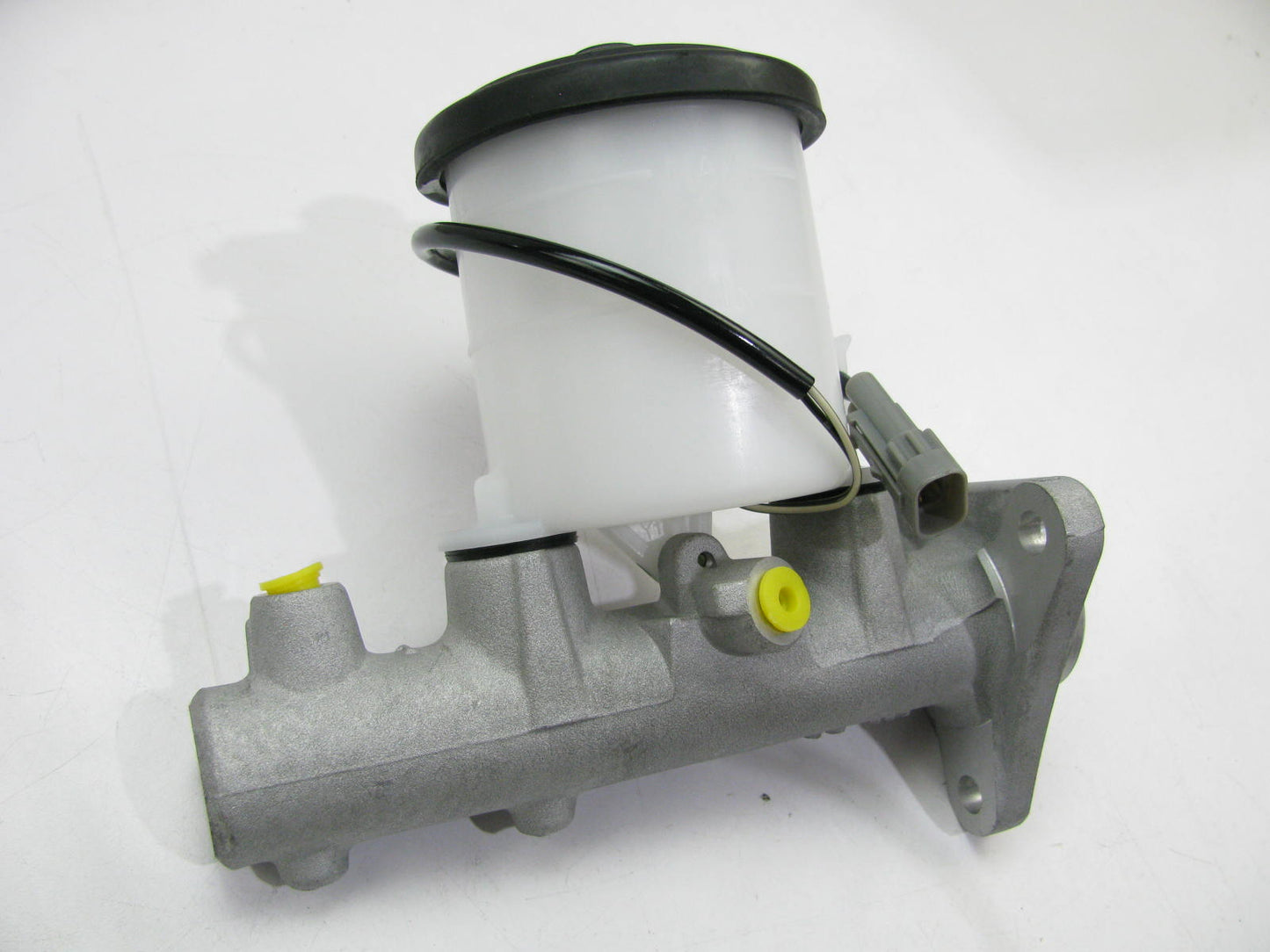 NEW - UNBOXED 1475-38354 Brake Master Cylinder For 1990-1991 Camry & ES250