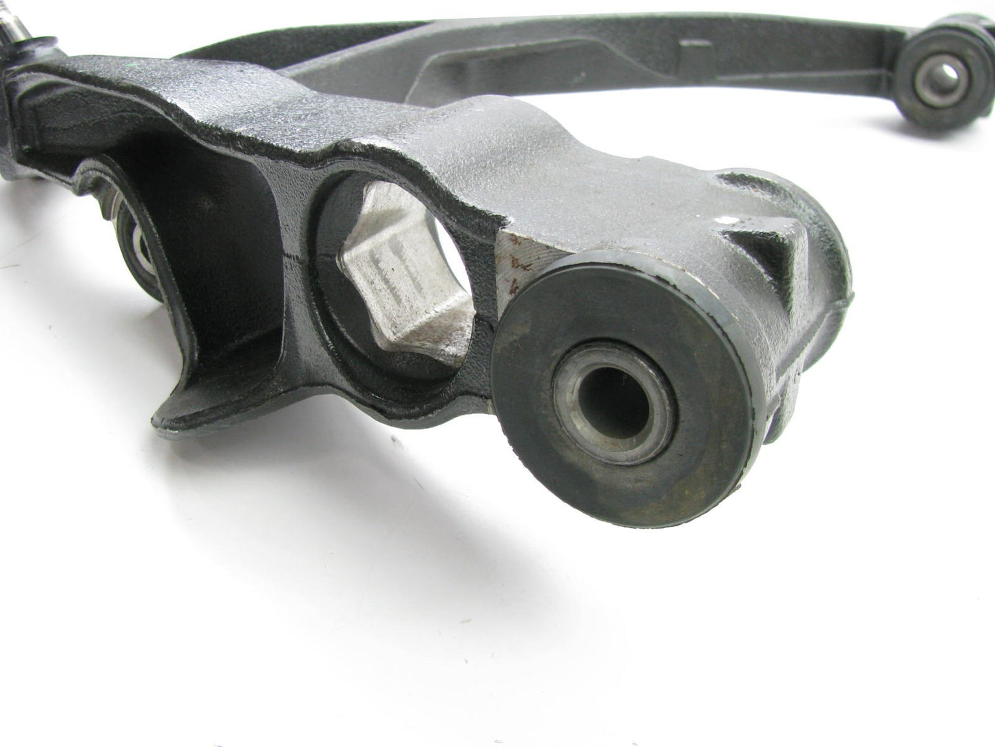 NEW - OUT OF BOX - OEM GM 15047210R Right Passengers Side Lower Control Arm