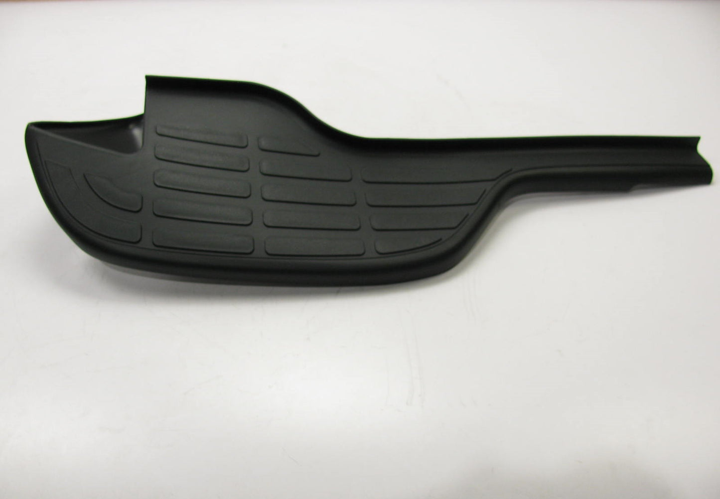 TPDR AFTERMARKET - Rear LEFT Bumper Step Pad For 00-06 GM SUV 15756335