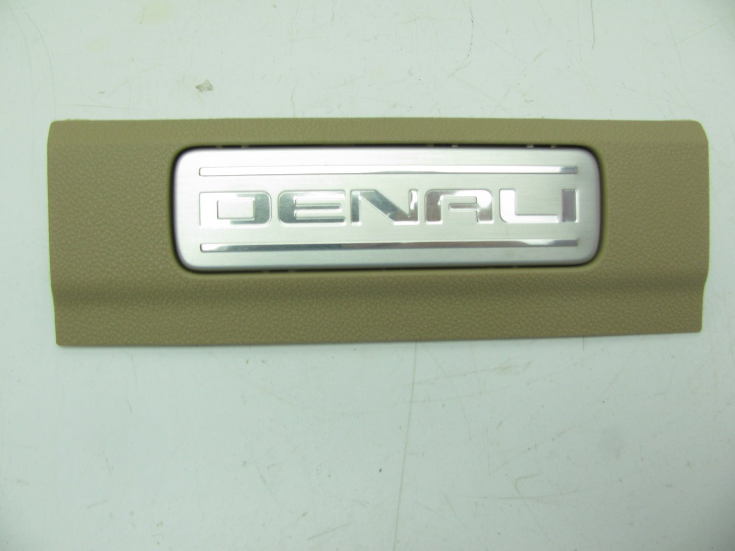 NEW UNBOXED OEM GM Short Rear Sill Plate 15873289 For 2007-2014 Yukon Denali