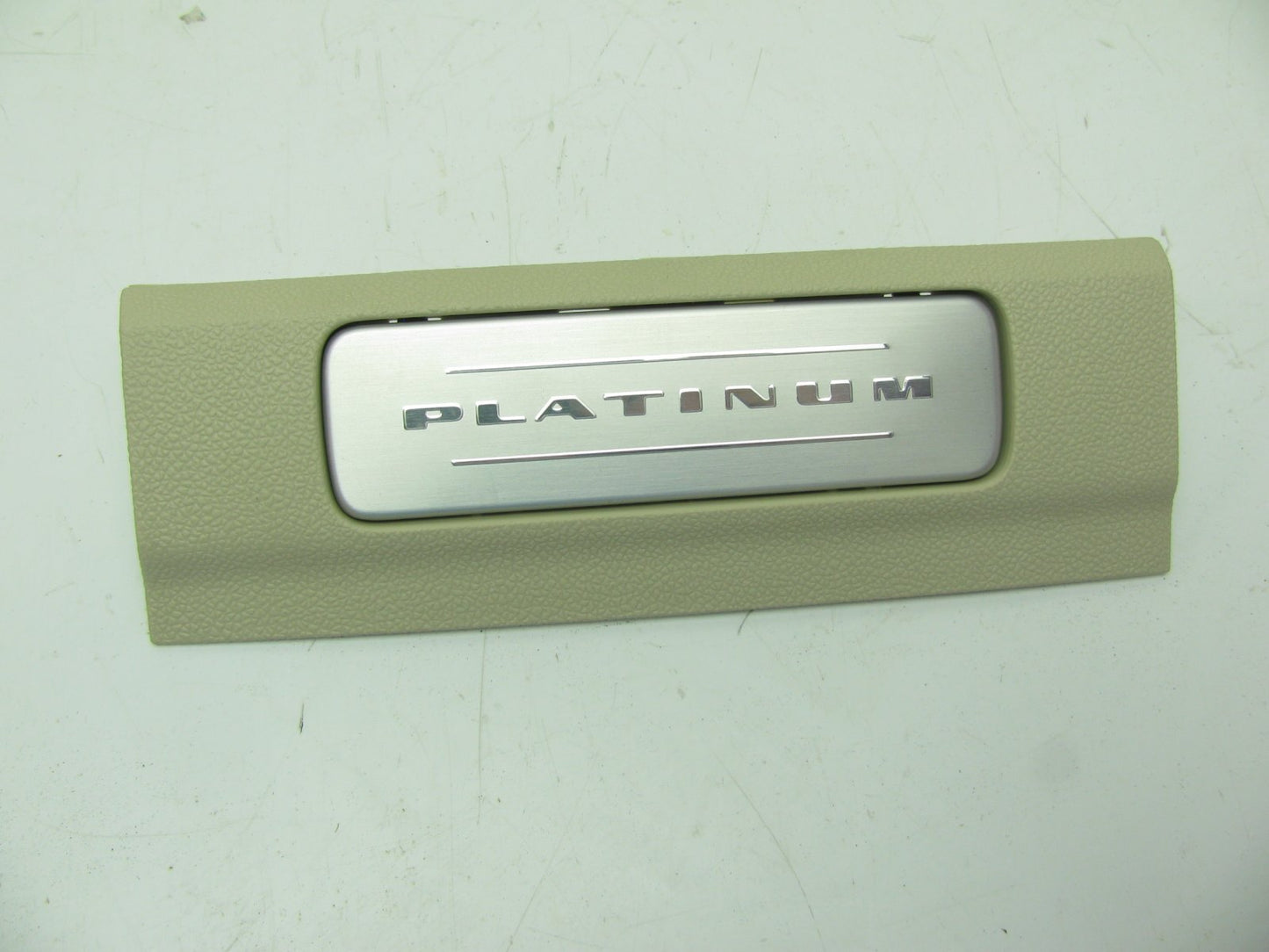 NEW OUT OF BOX GM Rear Sill Cover Plate 15877412 Platinum For 2009-14 Escalade