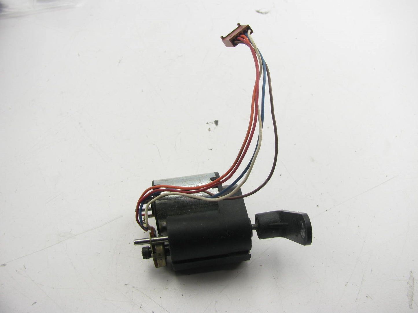 NEW - OUT OF BOX - OEM GM 16050730 HVAC Programmer Motor 15-71882