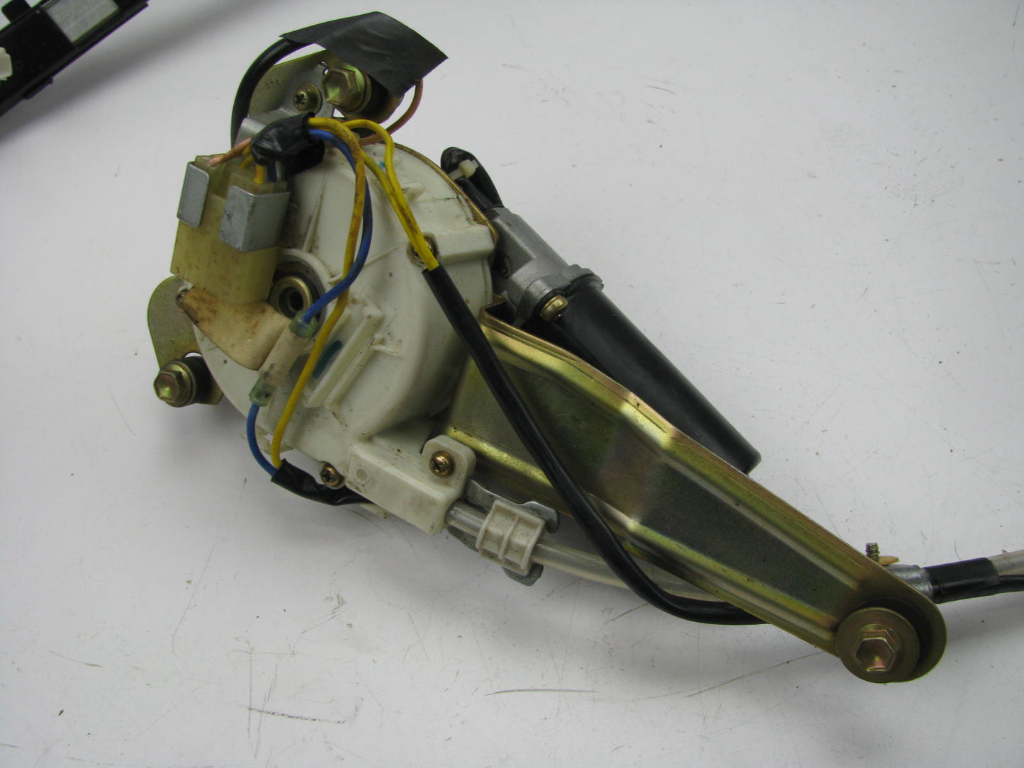 NEW - Out Of Box 162000-2221 Front Left Seat Belt Track & Motor 1991-96 Escort