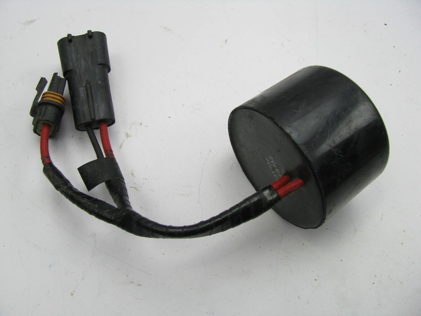 NEW - OUT OF BOX - OEM GM 1631939 Radio Static Supression Capacitor