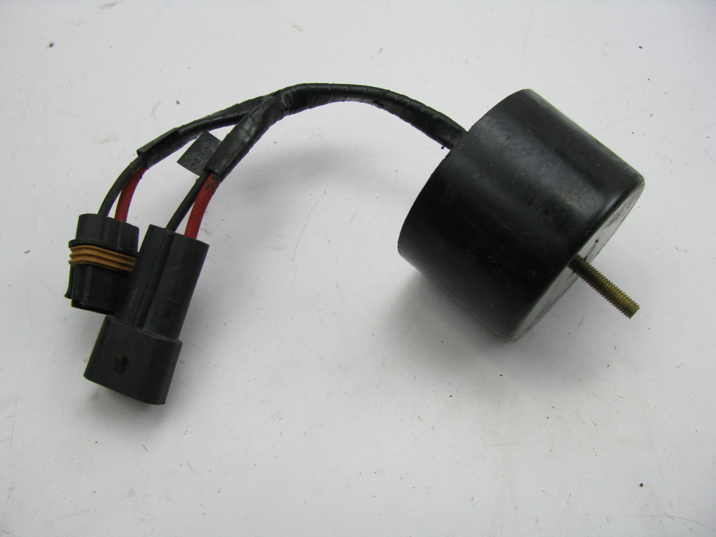 NEW - OUT OF BOX - OEM GM 1631939 Radio Static Supression Capacitor