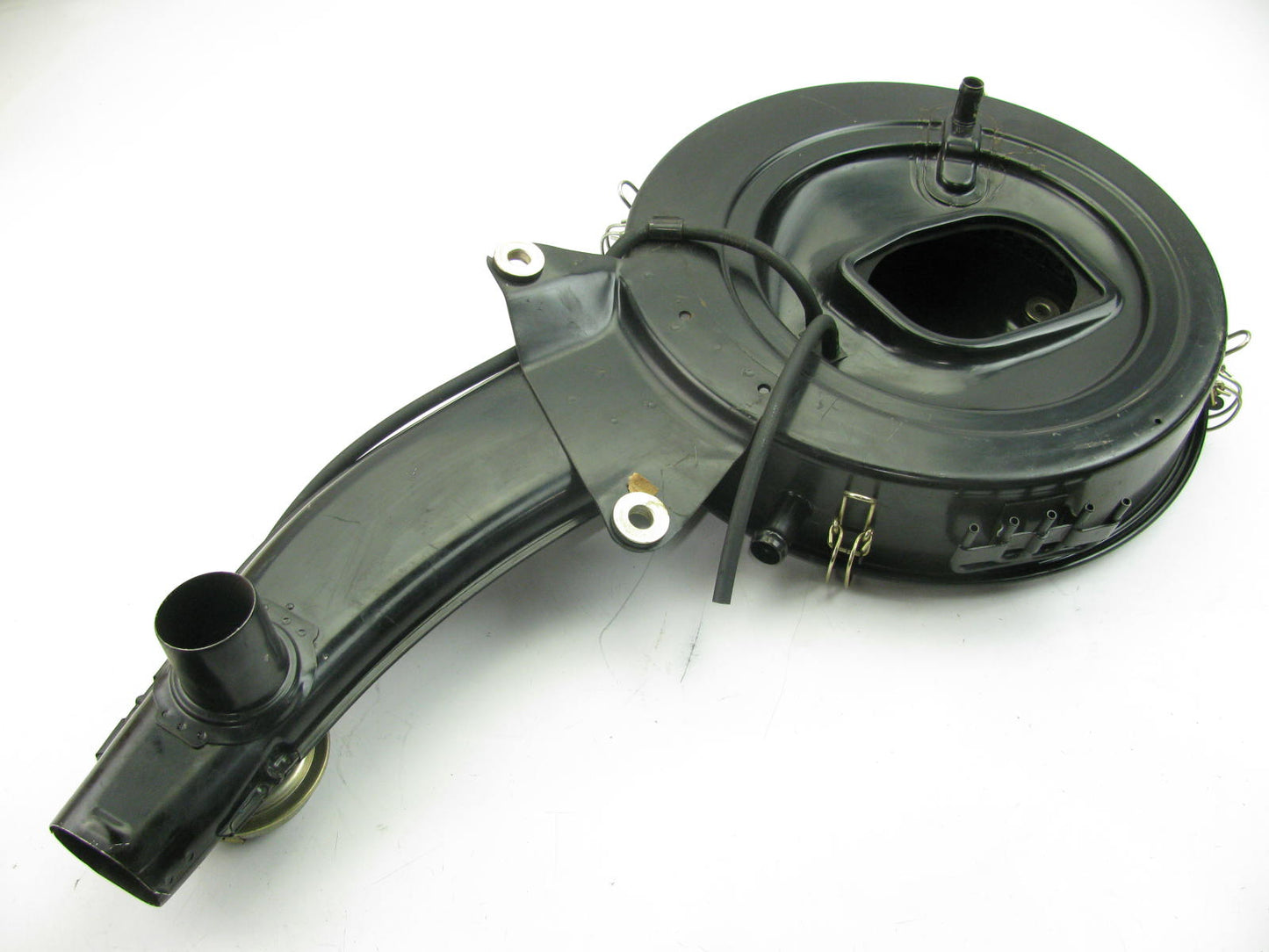 NEW UNBOXED NOS Air Cleaner Assembly For 86-89 Nissan 720 D21 Z24 Pickup 2.4L