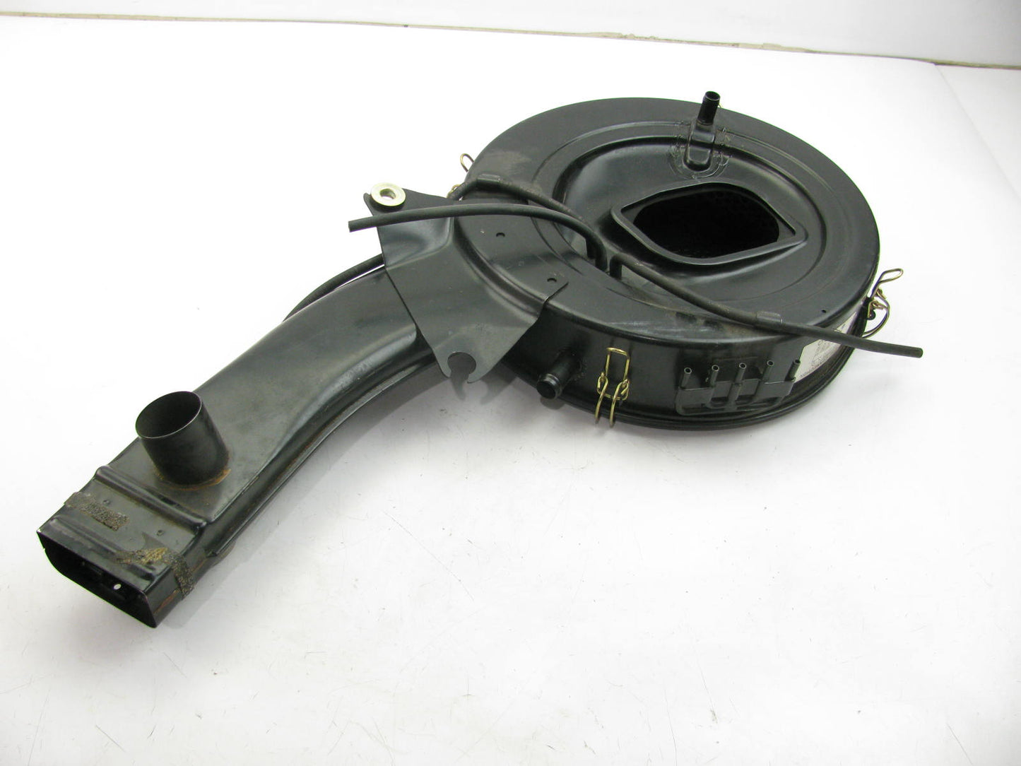 SMALL DENT - NEW GENUINE OEM Air Cleaner For 1986-1989 Nissan Pickup 2.4L Z24