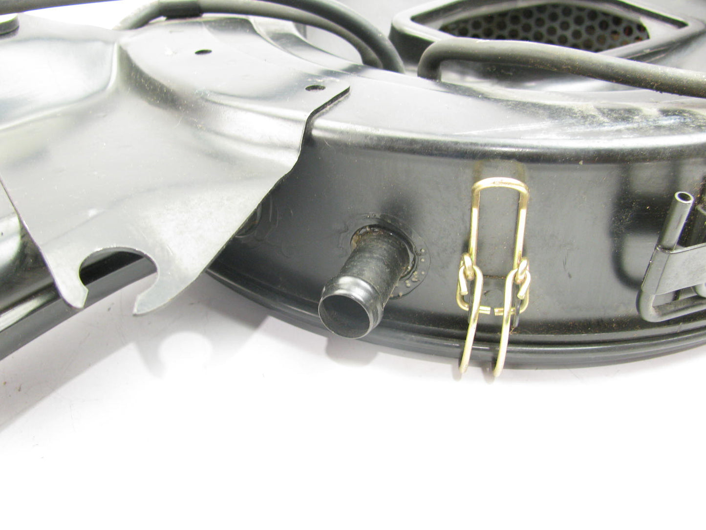 SMALL DENT - NEW GENUINE OEM Air Cleaner For 1986-1989 Nissan Pickup 2.4L Z24