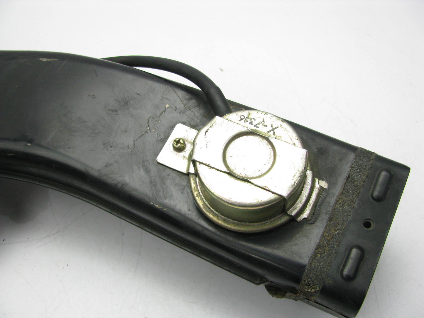 SMALL DENT - NEW GENUINE OEM Air Cleaner For 1986-1989 Nissan Pickup 2.4L Z24