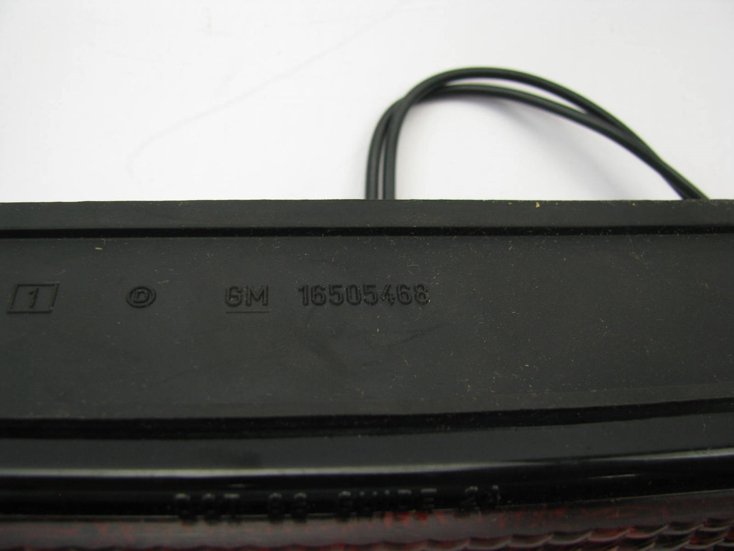 NEW - OUT OF BOX - OEM GM 16505468 Third 3rd Center Brake Light Lamp
