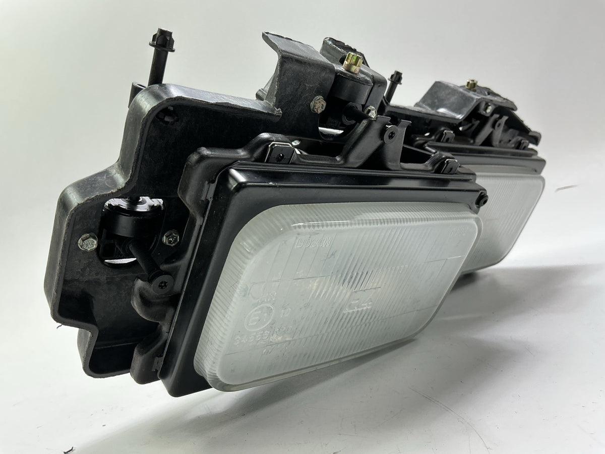 Used Good OEM GM 16506927 Left Headlamp W/ Bracket & Bulbs 1988-1989 C/K Trucks