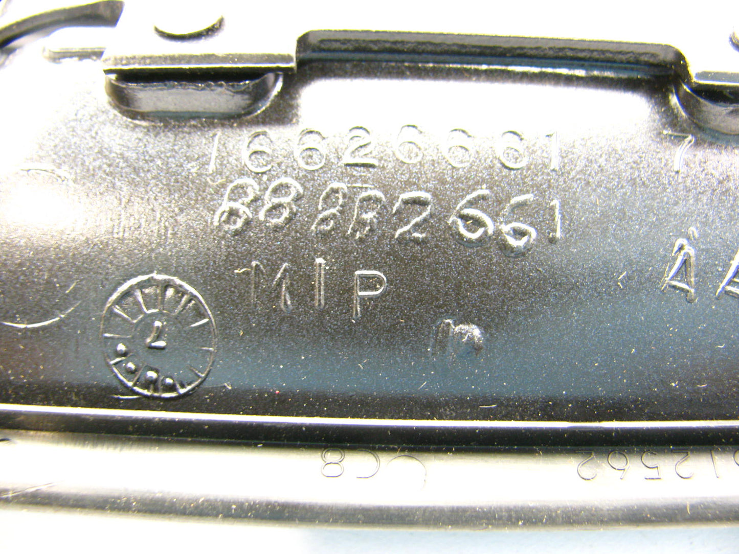 NEW - OUT OF BOX - OEM GM 16626661 Right Exterior Outside Door Handle