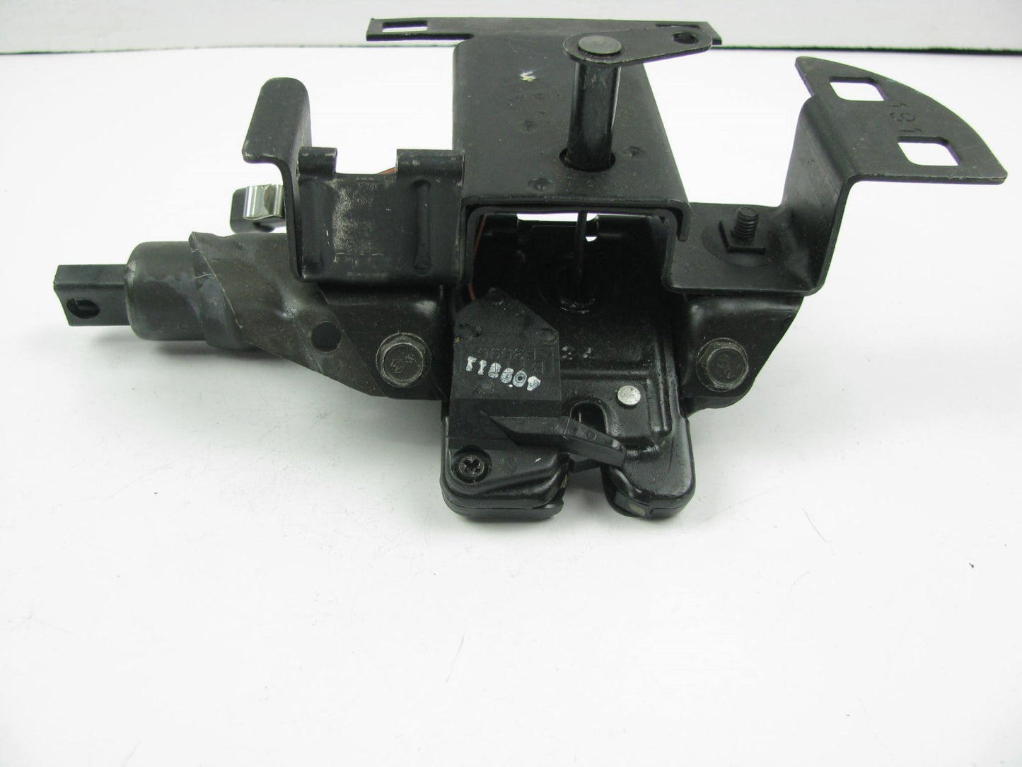 NEW OUT OF BOX  OEM GM 16626972 Power Trunk Lid Lock Release Actuator Assembly