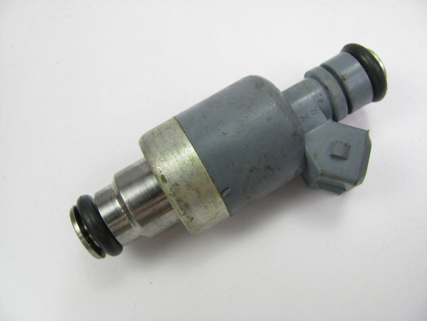 NEW OUT OF BOX - GM 17086542 Fuel Injector 1989-1993 GM 300 305 V8