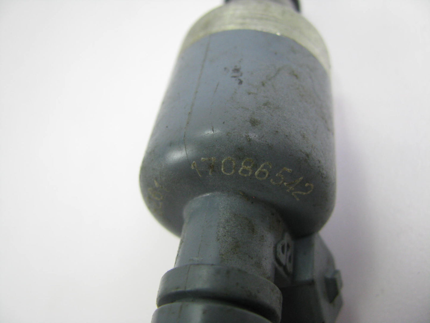 NEW OUT OF BOX - GM 17086542 Fuel Injector 1989-1993 GM 300 305 V8