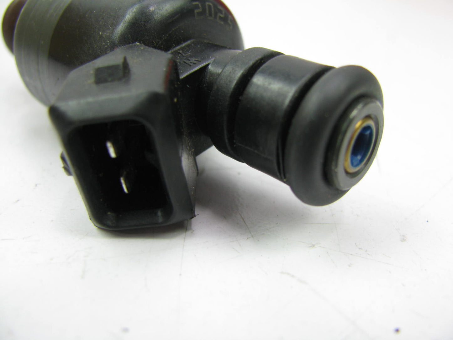 NEW - OUT OF BOX OEM 17104224 Fuel Injector For 1995 GM 2.3L-L4