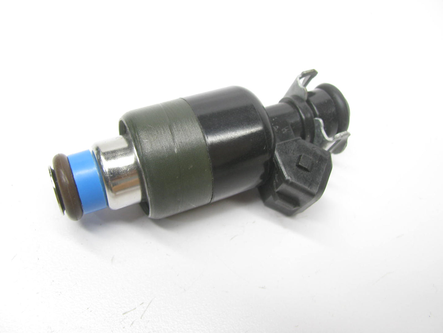 NEW - OUT OF BOX - OEM GM 17121646 Fuel Injector For 96-01 Saturn 1.9L I4
