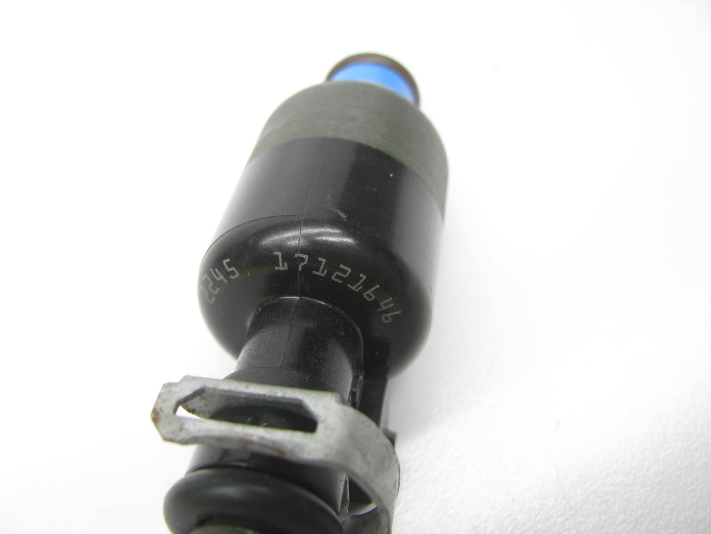 NEW - OUT OF BOX - OEM GM 17121646 Fuel Injector For 96-01 Saturn 1.9L I4