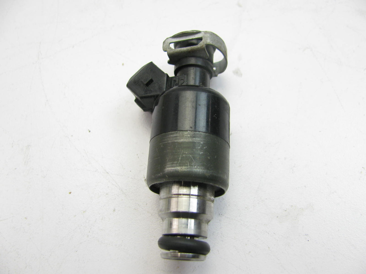NEW OUT OF BOX OEM GM 17122105 Fuel Injector 1985-1994 GM CHEVY 2.8L 3.1L 3.3 V6