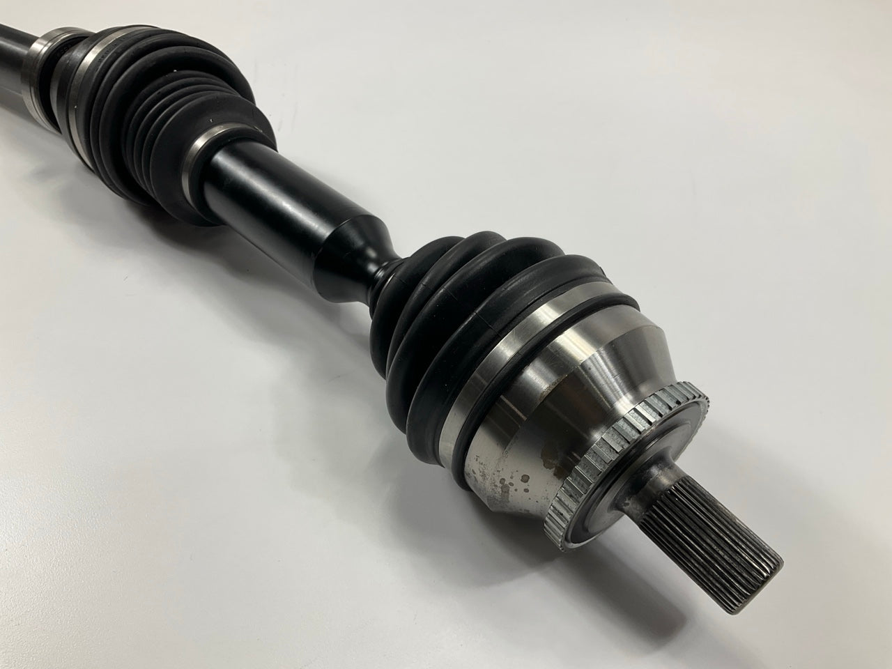 NEW UNBOXED 1720-540097 Front Right CV Axle For 03-06 Volvo XC90 2.5L Turbo