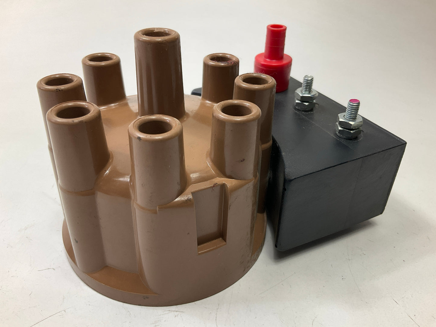 18-5321 Sierra Distributer Cap Replaces All V8 Prestolite Clip Down