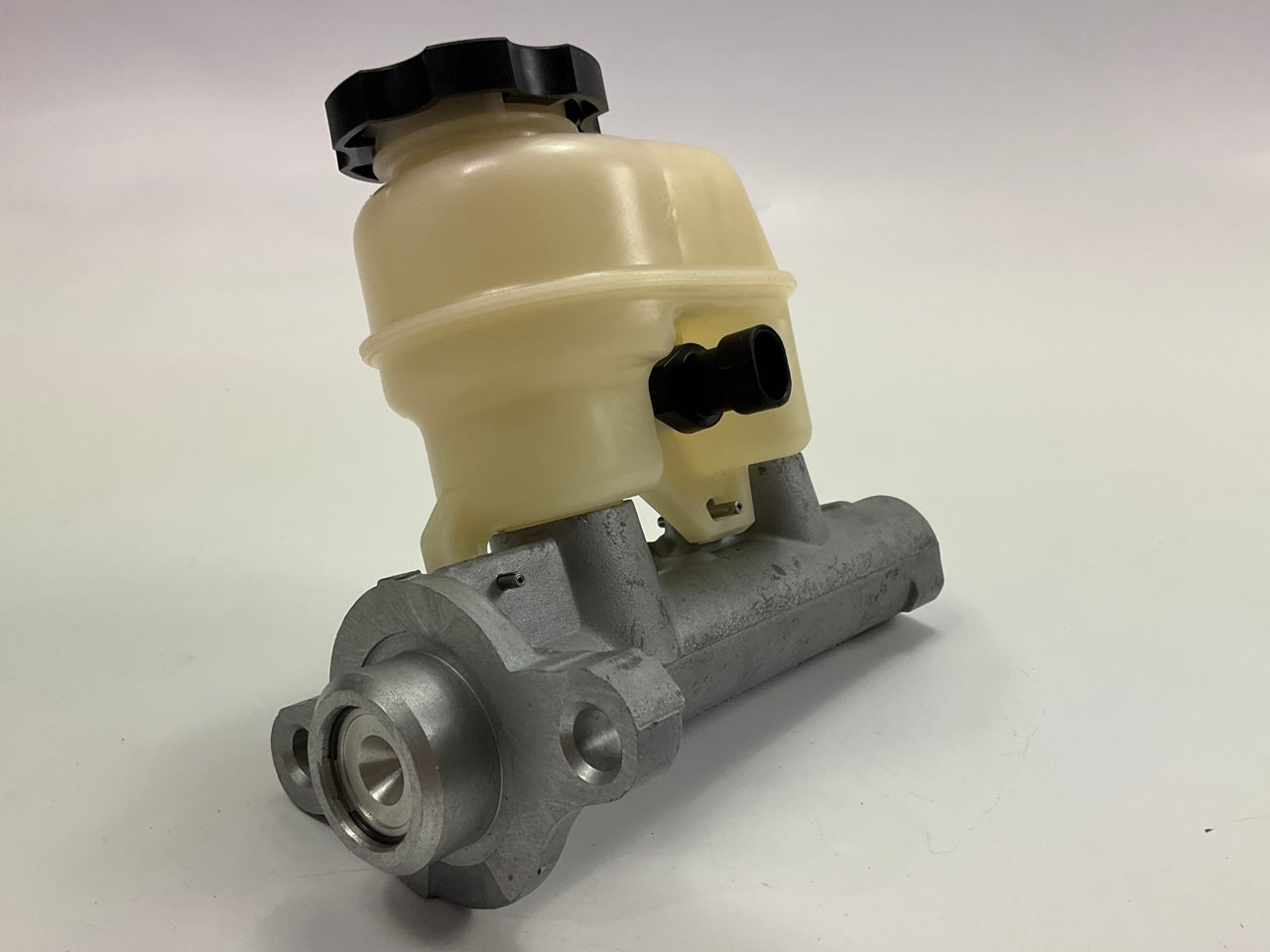 NEW - OUT OF BOX OEM GM 18016548 Brake Master Cylinder - 05-13 CORVETTE