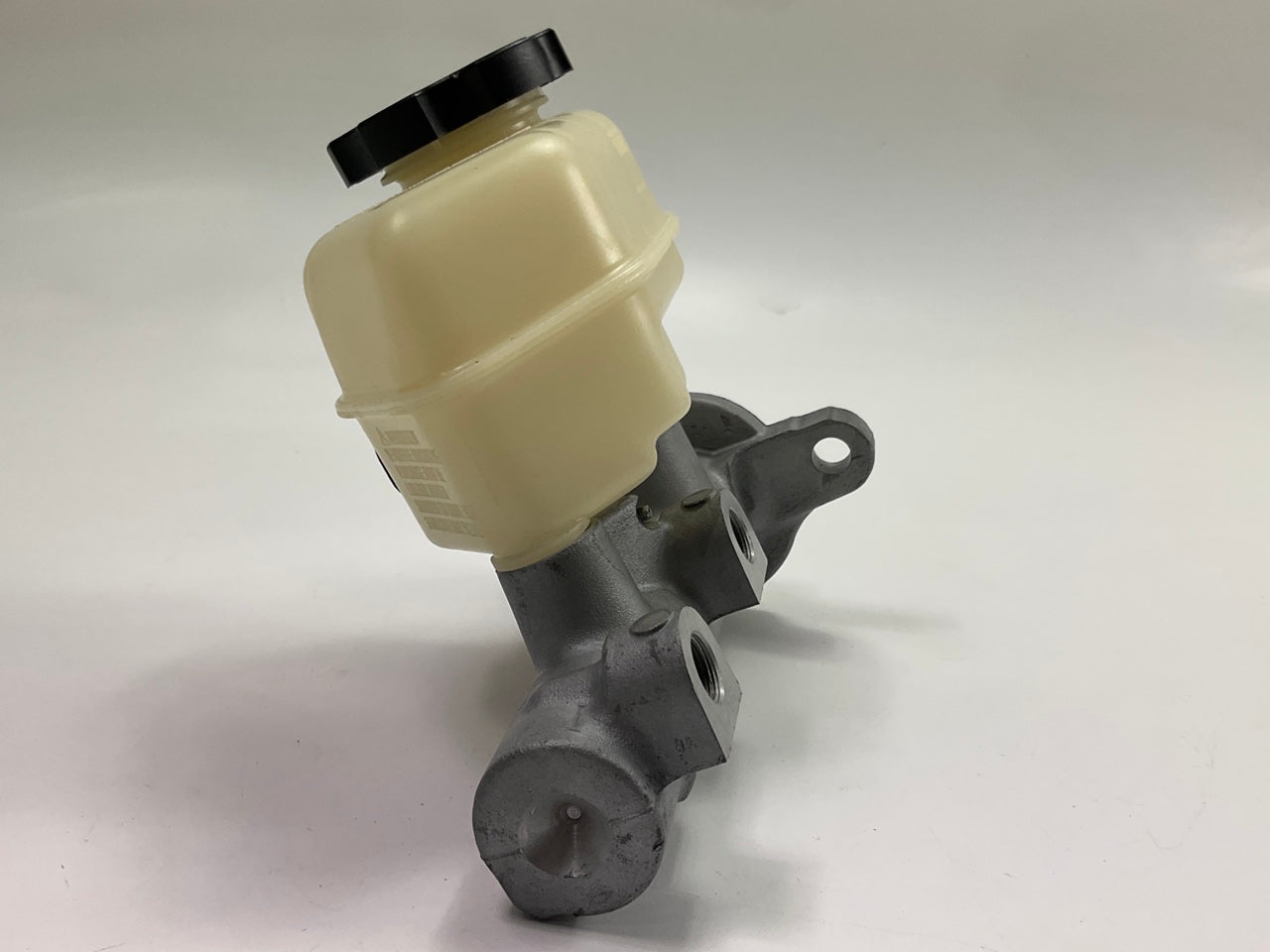 NEW - OUT OF BOX OEM GM 18016548 Brake Master Cylinder - 05-13 CORVETTE