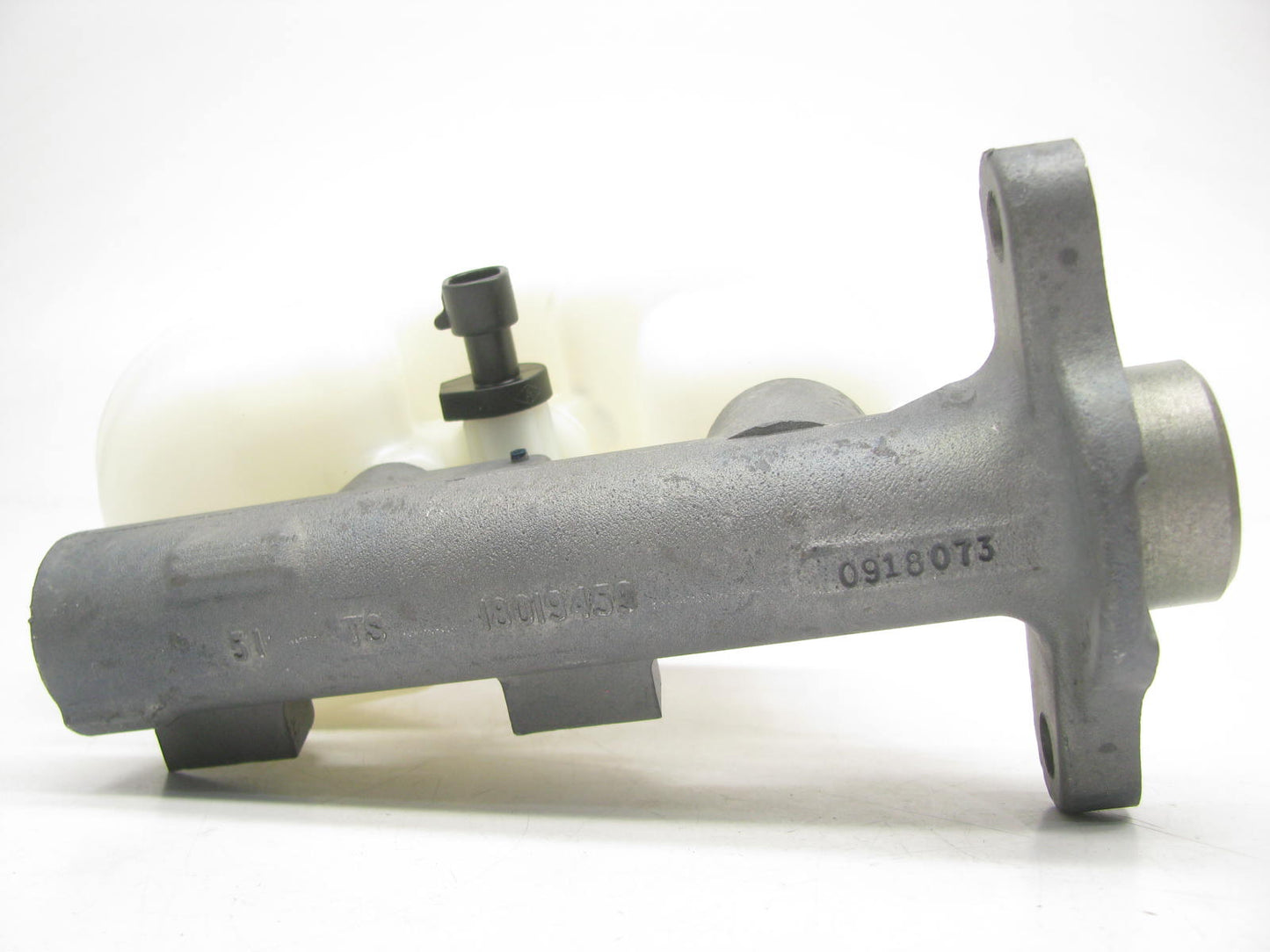 NEW UNBOXED OEM Cadillac Brake Master Cylinder: 05-07 CTS, 05-09 SRX, 05-08 STS