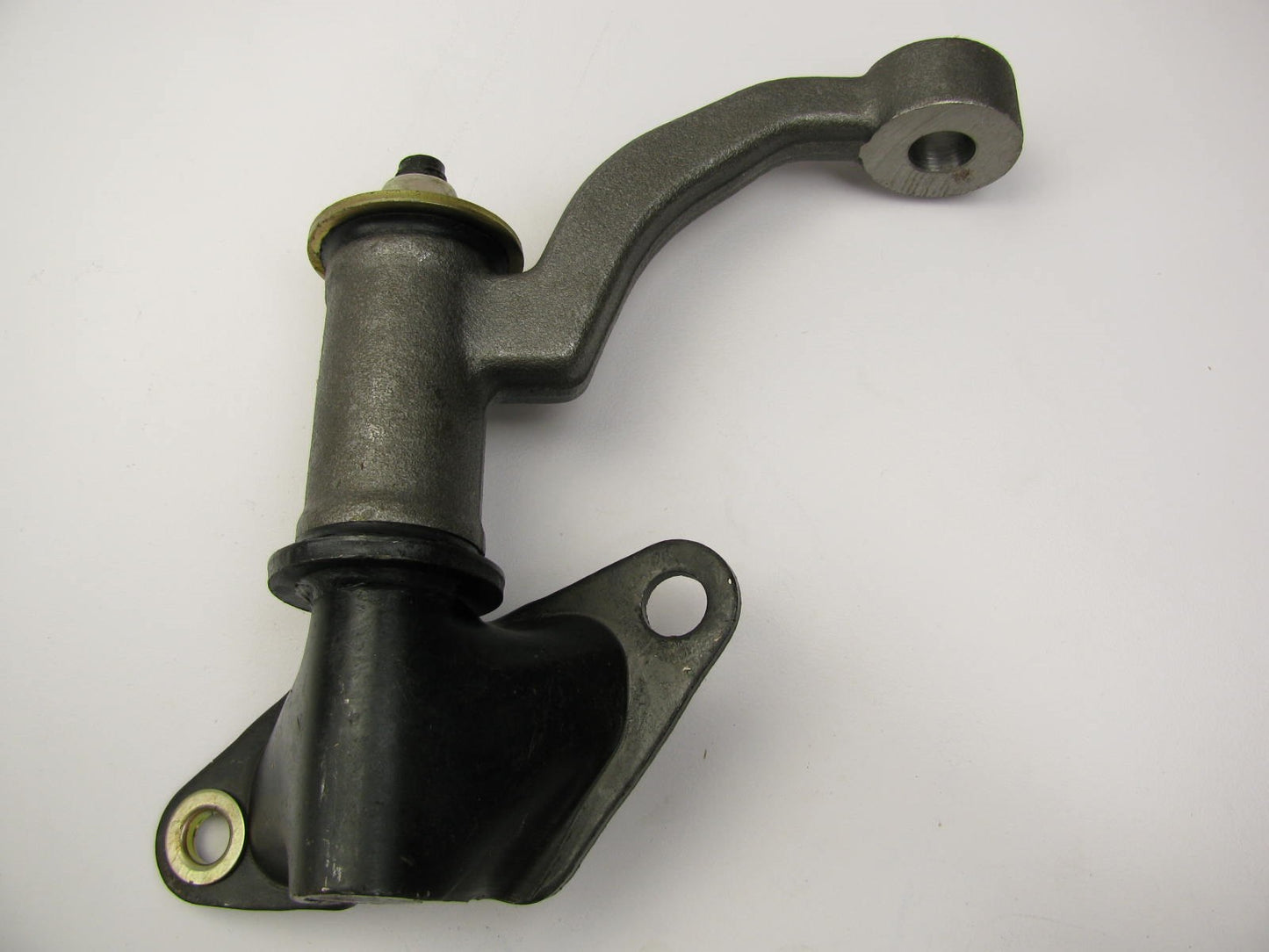 NEW - OUT OF BOX - 18834 Steering Idler Arm For 1981-1982 Datsun 720 RWD