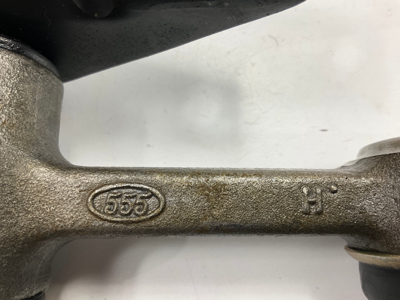 NEW - OUT OF BOX - OEM 555 18840 Steering Idler Arm