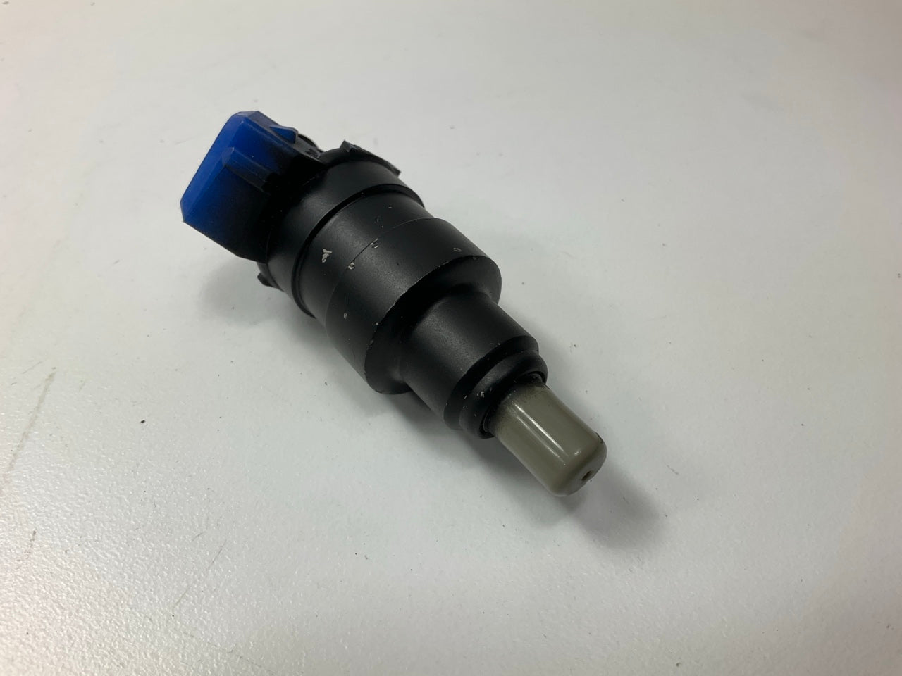 NEW - OUT OF BOX 195500-1280 Fuel Injector - E92Z9F593A CM4622 FJ82