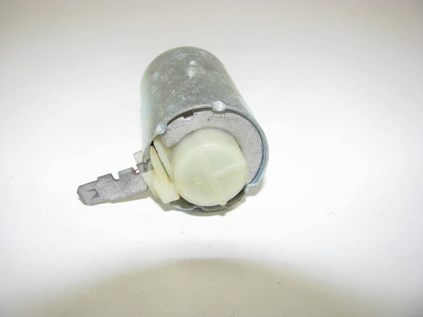 NEW - OUT OF BOX - OEM GM 1997464 Carburetor Idle Stop Solenoid