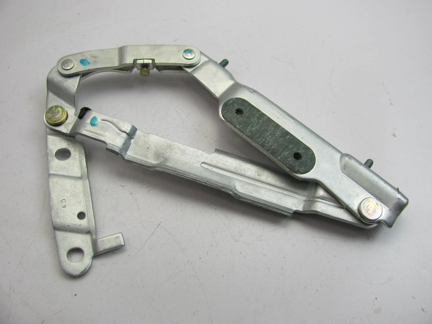 NEW - Out Of Box 1C0-827-302-D Rear Right Lid Hinge For 98-03 Volkswagen Beetle