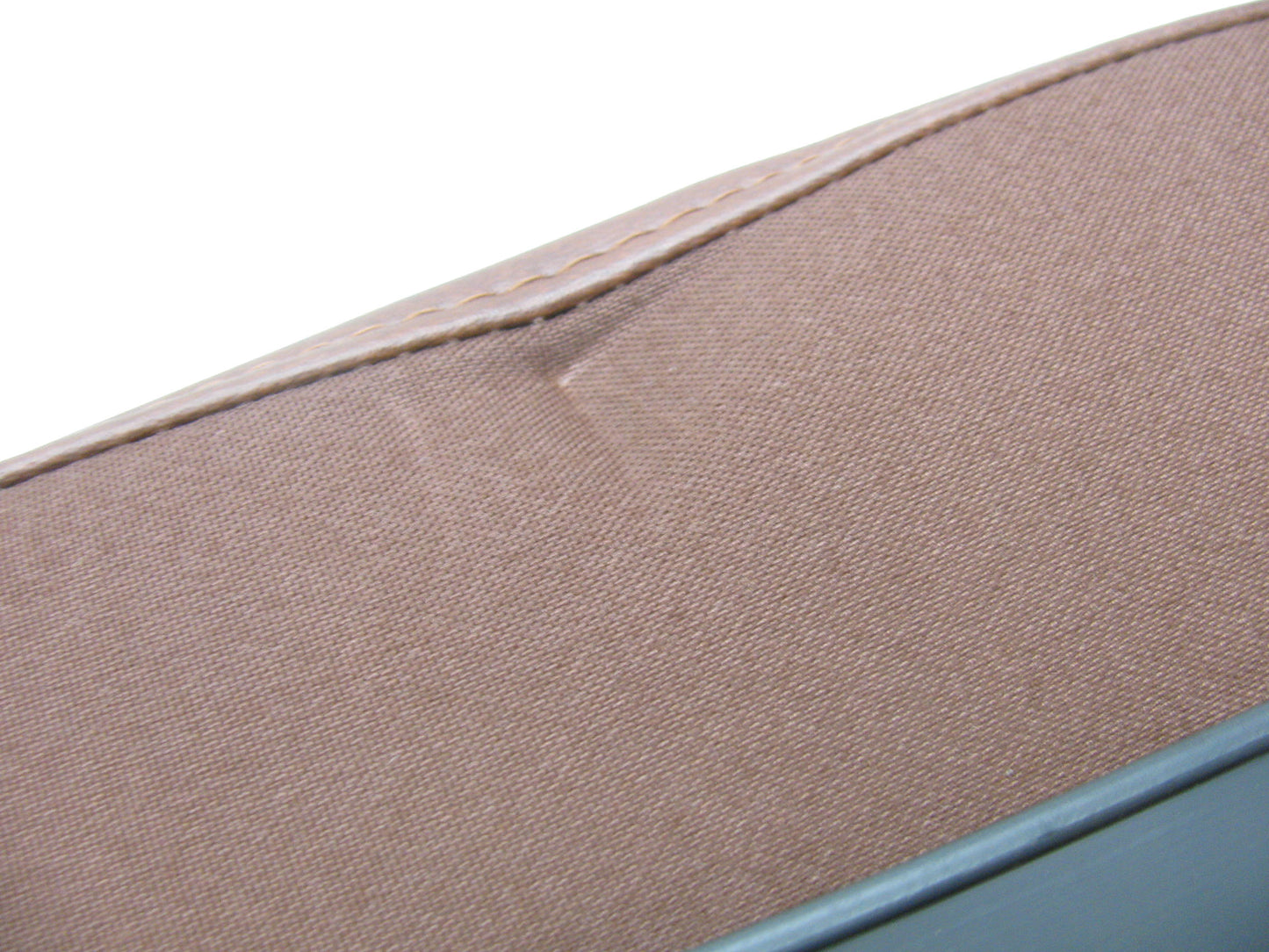 NEW OUT OF BOX 1DU801UYAA Second Row Center Armrest OEM For 06-10 Commander