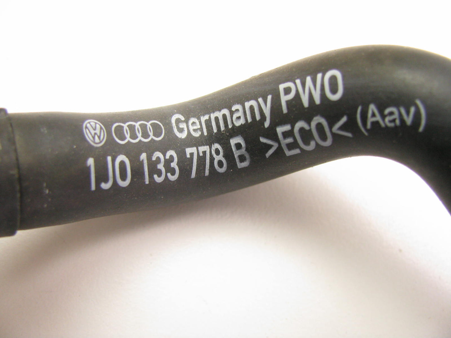 NEW - OUT FO BOX 1J0133778B Intake Manifold Vacuum Hose 2000-02 Volkswagen Golf