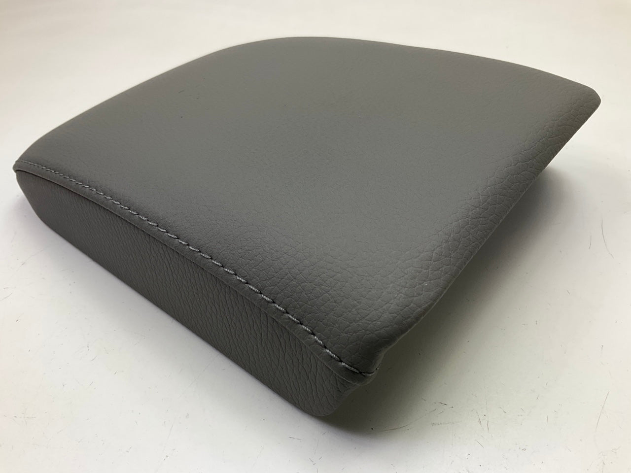 NEW UNBOX OEM VW 1K0864245 Gray Center Console Lid Armrest Pad Cover 05-10 Jetta